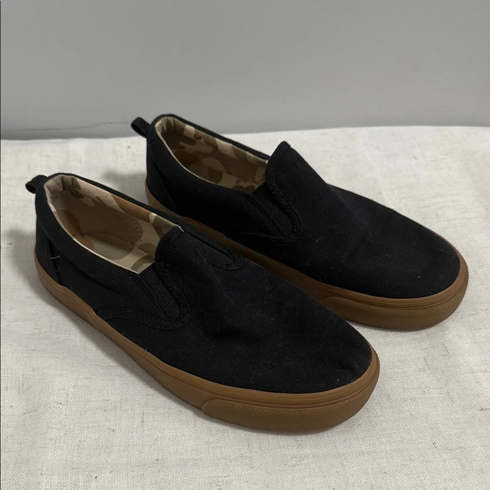 Old Navy Gender Neutral Black Slip-On Sneakers size 4